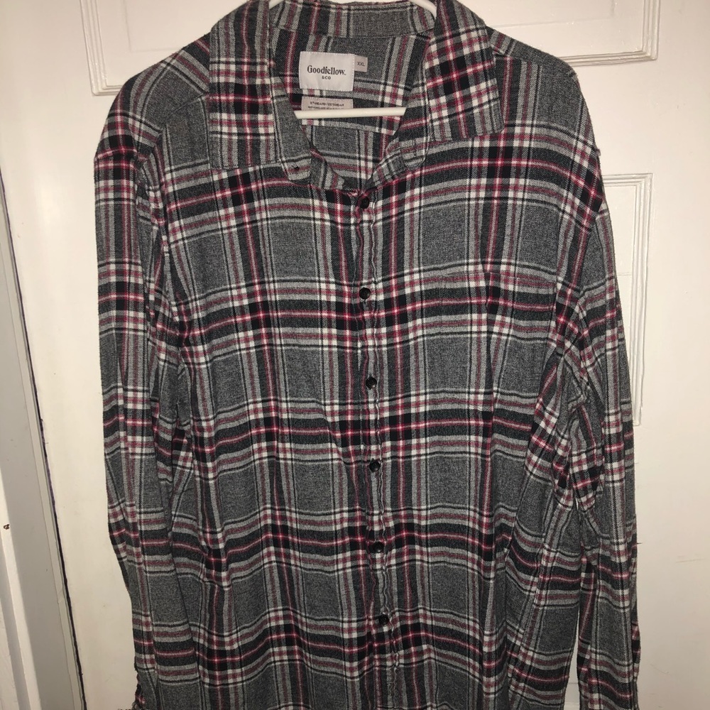 Men’s plaid button down.